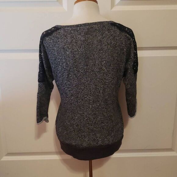 Maurices Womens Scoopneck Lace Detail Top Size Medium - Picture 2 of 4